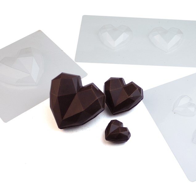 picture Set of faceted hearts, shapes, plastic molds